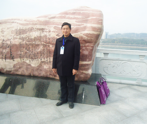 严坤明照片.JPG