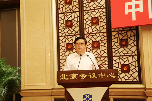 中国美术家协会分党组书记、驻会副主席、秘书长徐里主持会议，并就《中国美术家协会第九次全国代表大会工作报告》的起草情况作简要说明.jpg