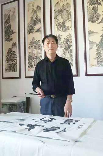 王占湖个人照片.jpg