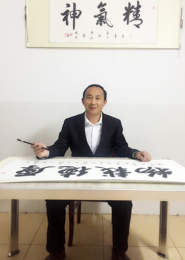 赖晓明个人照片.jpg