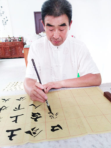 梁敢峰照片.jpg
