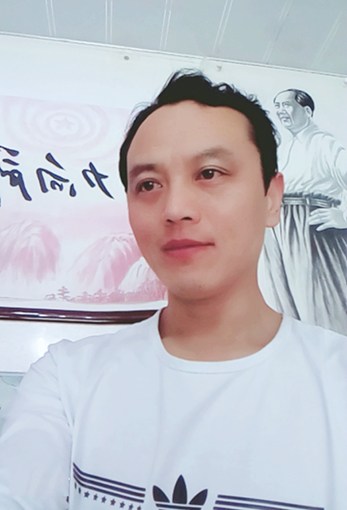 陈国强照片.jpg