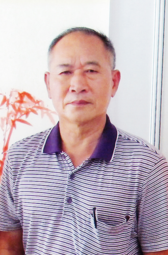 黄镇铜个人照片.jpg