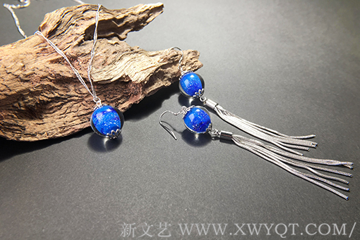 万欢内画首饰套装作品《星空》 规格：项链、耳环：珠子直径1.2-1.6cm 创作年代：2016年.png