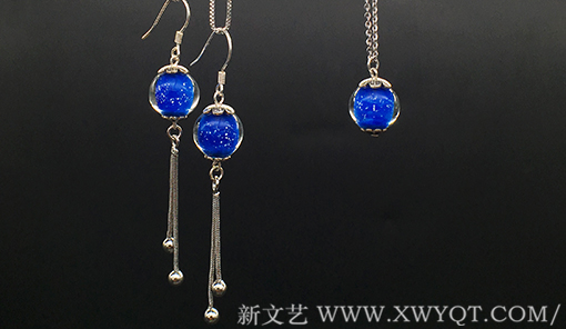 万欢内画首饰套装作品《星空》 规格：项链、耳环：珠子直径1.2-1.6cm 创作年代：2016年.png