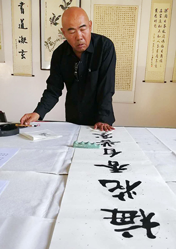 侯俊个人照片.jpg