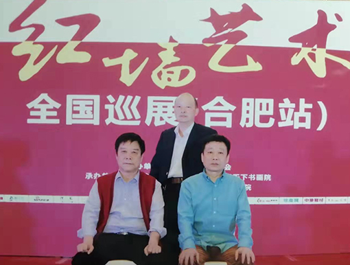 与香格里拉大酒店吴定川，潘锡林2位老师留影。.jpg