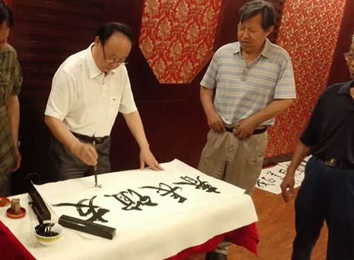 杜春富老师创作中.jpg