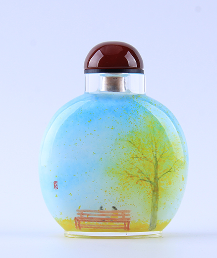 万欢内画鼻烟壶作品《秋》正面 规格：9.4cmx7.5cmx3cm 创作年代：2018年.JPG