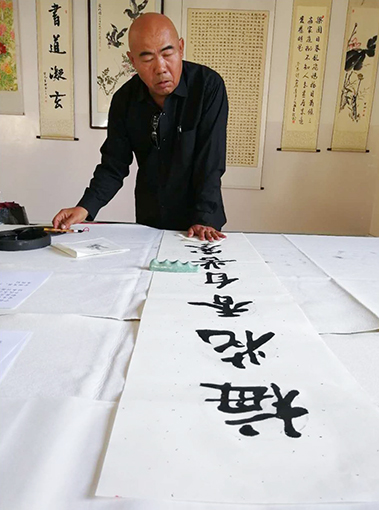 侯俊个人照片.jpg