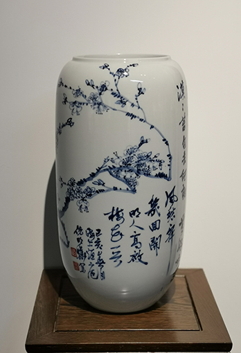 梅花图青花瓷瓶   高43cm.jpg