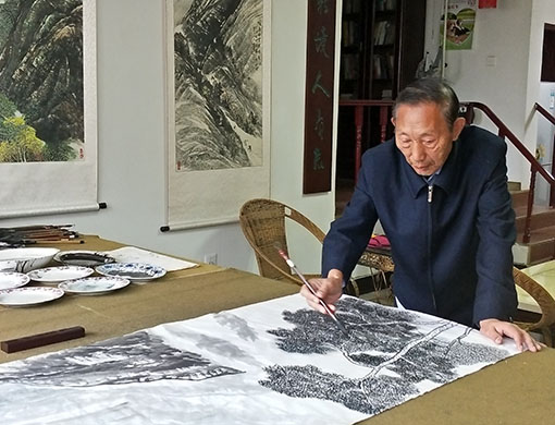 胡忠良艺术照.jpg