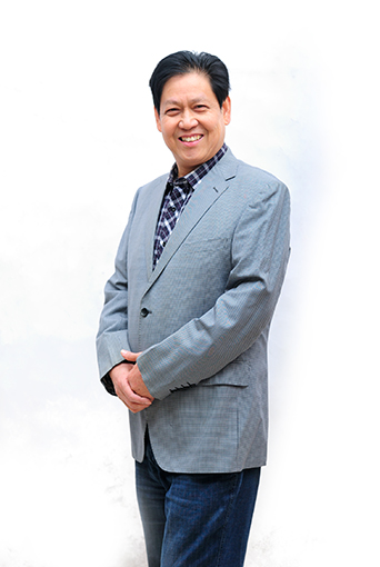 邱春林艺术照.jpg