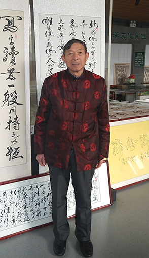 侯德义照片.jpg