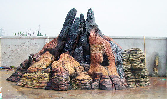 贺新安作品15《上海迪士尼景观-火山小样》600cmx500cmx300cm 2012年.JPG