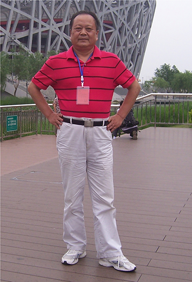 李天恩照片背景裁掉部分，以人为主.jpg