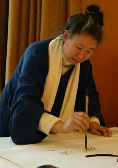 来信霞照片.jpg
