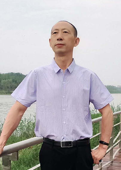 饶龙起照片.jpg