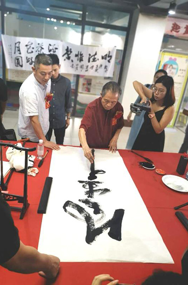 即席挥毫.jpg
