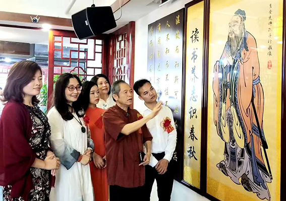 宣讲孔子文化.jpg