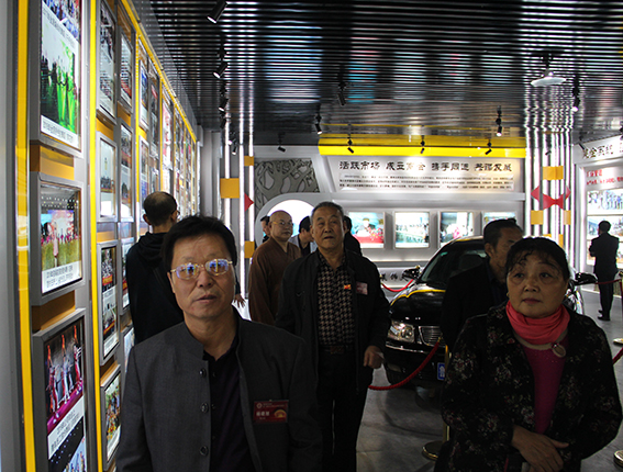6、杨晓旭老师及参会代表参观金源集团（一）.JPG