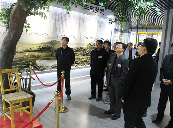 7、杨晓旭老师及参会代表参观金源集团（二）.JPG