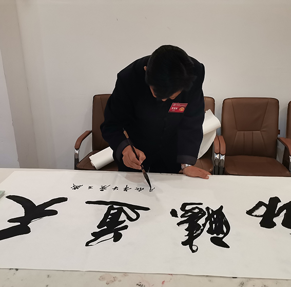 李发林副秘书长现场创作.jpg