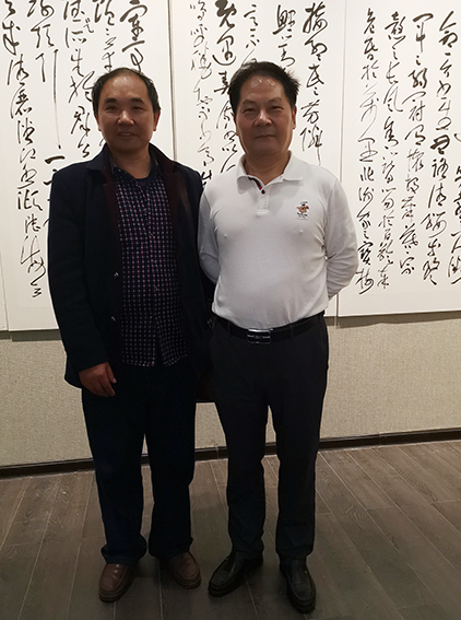与全国硬笔书协副主席湖南省硬笔书协主席崔国强先生合影.jpg