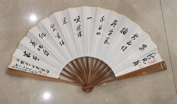 作品6《秋风落叶乱为堆 扫尽还来千百囬 一笑罢休闲处坐 任他着地自成灰》   南怀瑾偈句  上灯居士林建筑仁兄 引用禅诗秋天的下午一首  庚子九月既望 才现书.jpg