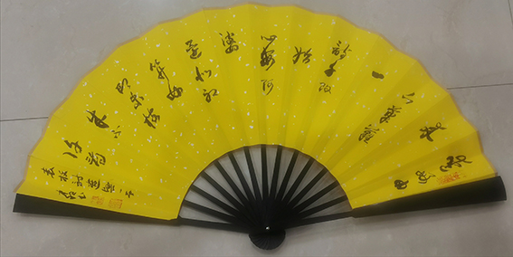 作品9《遣兴》清 袁枚 才现书 释文：爱好由来下笔难，一诗千改始心安。阿婆还似初笄女，头未梳成不许看。.jpg