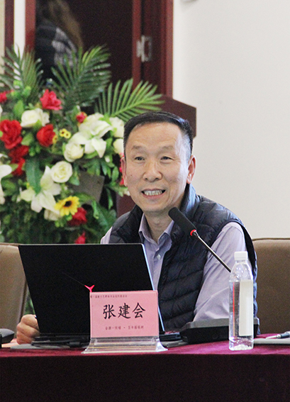中国书法家协会副主席、天津市文联副主席、天津市书法家协会主席张建会做题为《简析隶书研习与创作》主题演讲.jpg