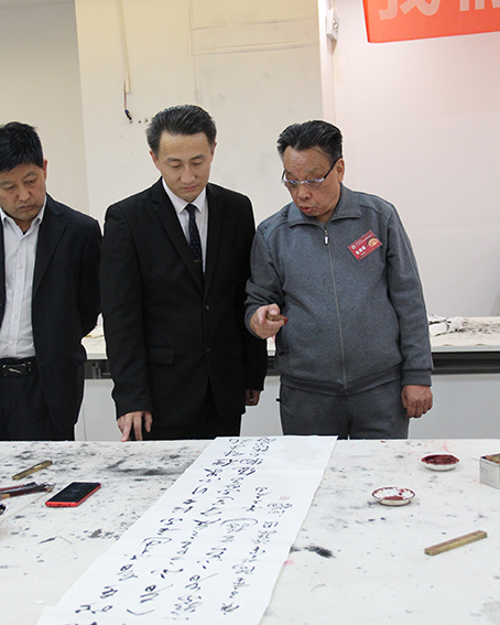 张泗端先生笔会现场交流.JPG