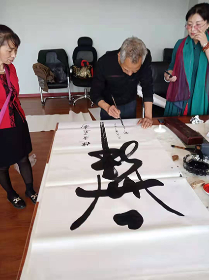 邓秀路创作剪影2.jpg