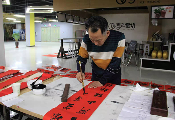 邓秀路创作剪影1.jpg