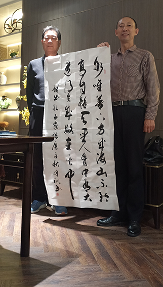 与原河南省公安厅纪检书记、老年书画院院长李守训老师合影.jpg