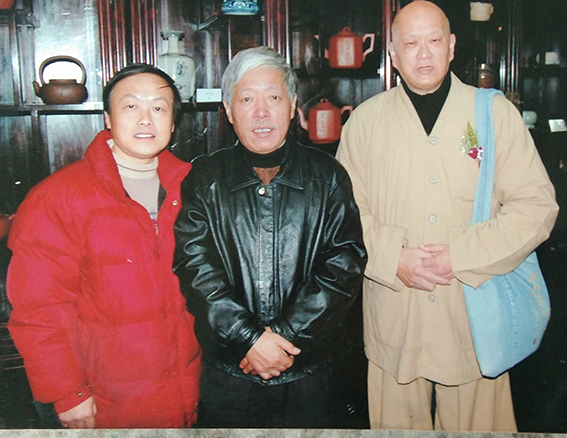 社会活动合影7  与上海收藏协会吴少华和上海花鸟画大家唐云弟子屠传法合影.jpg