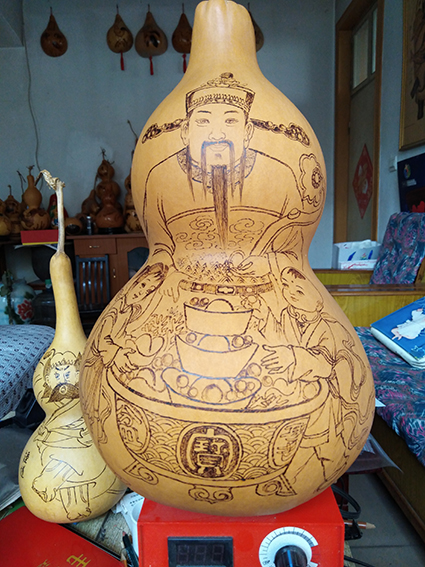 10周强一作品《聚宝盆》.jpg