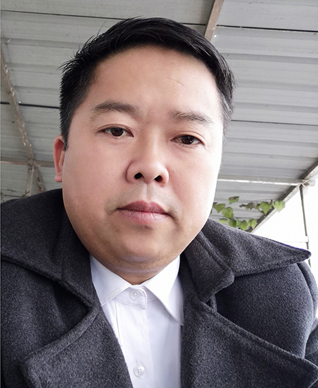 周鑫个人照.jpg