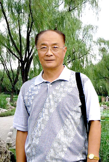 戴延平个人照片.jpg