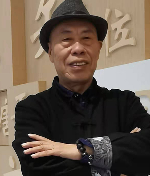 顾士忠艺术照.jpg