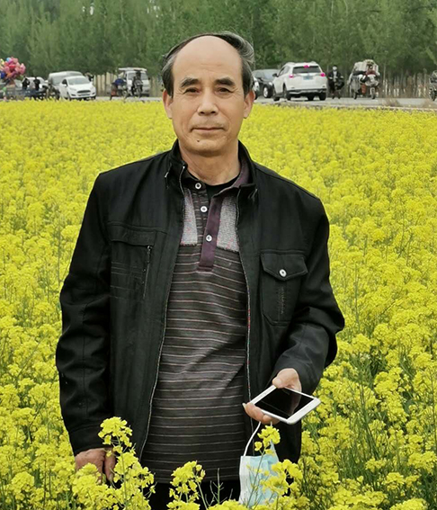 李明江个人照 背景请虚化下.jpg