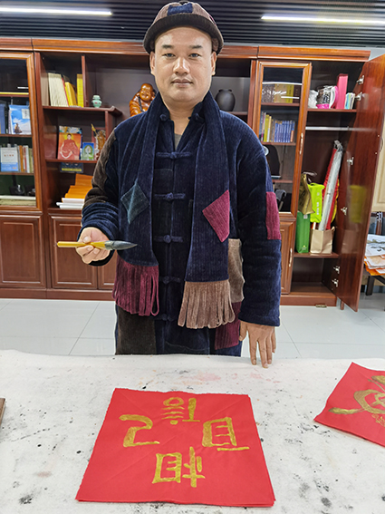 尤敬伟艺术照.jpg