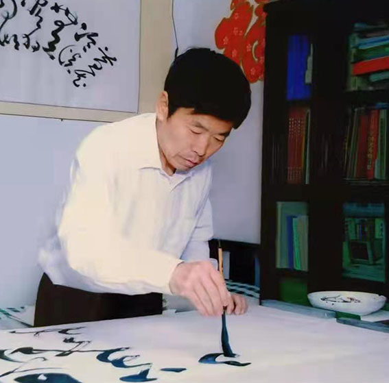 卢友庆个人照.jpg