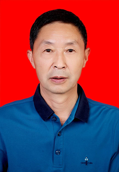 娄高排艺术照.png