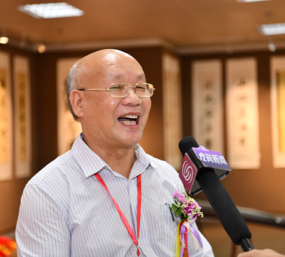 黄中建