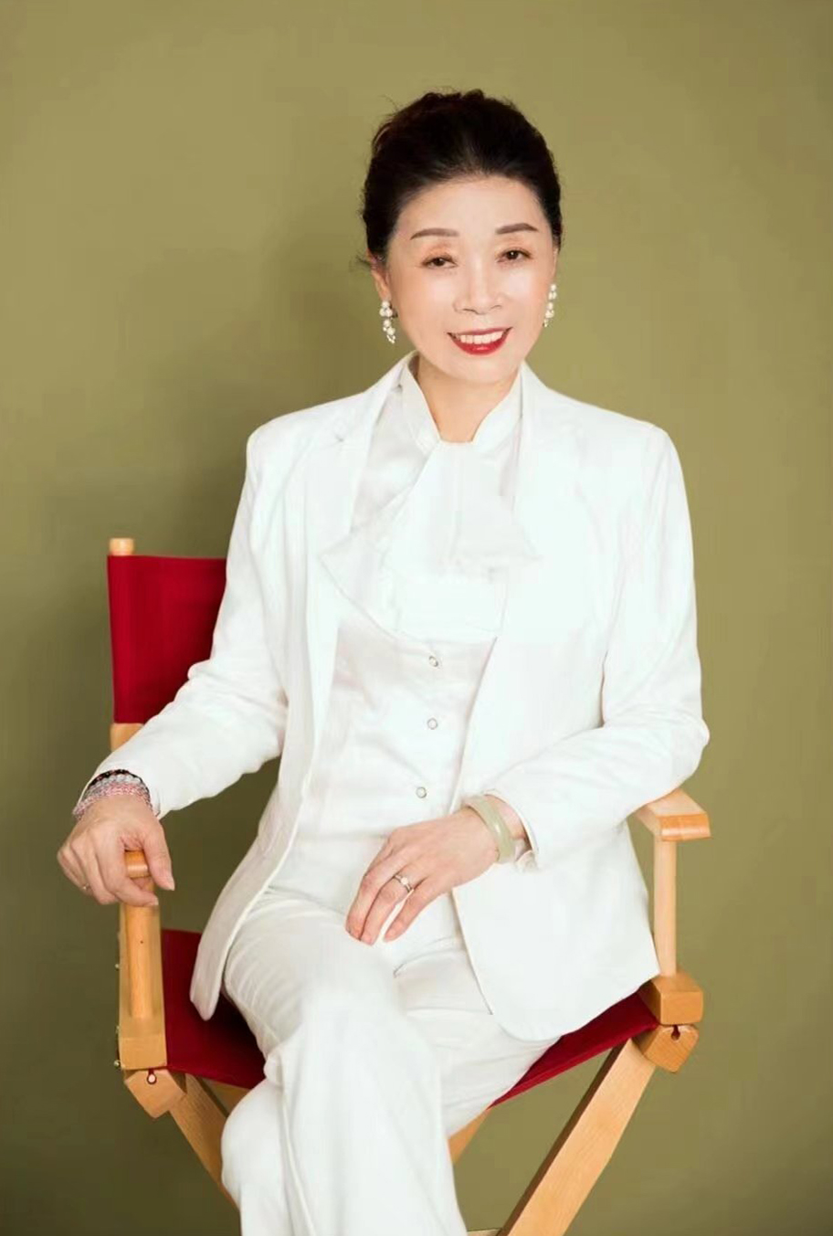 第二届特聘书画家李亚芬
