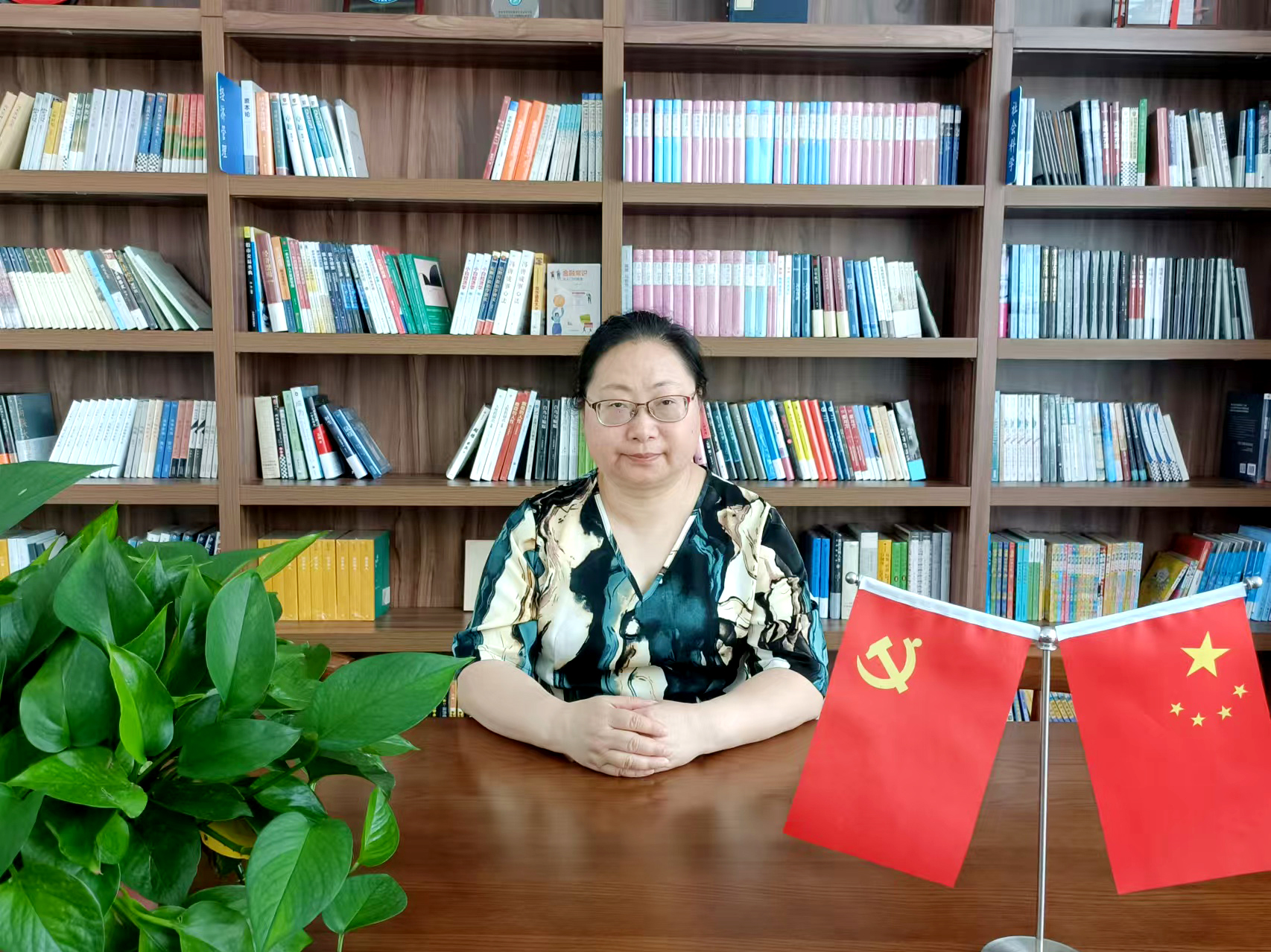 第二届特聘书画家施燕